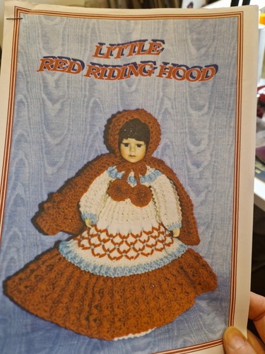 Copy red riding - hood, knitting